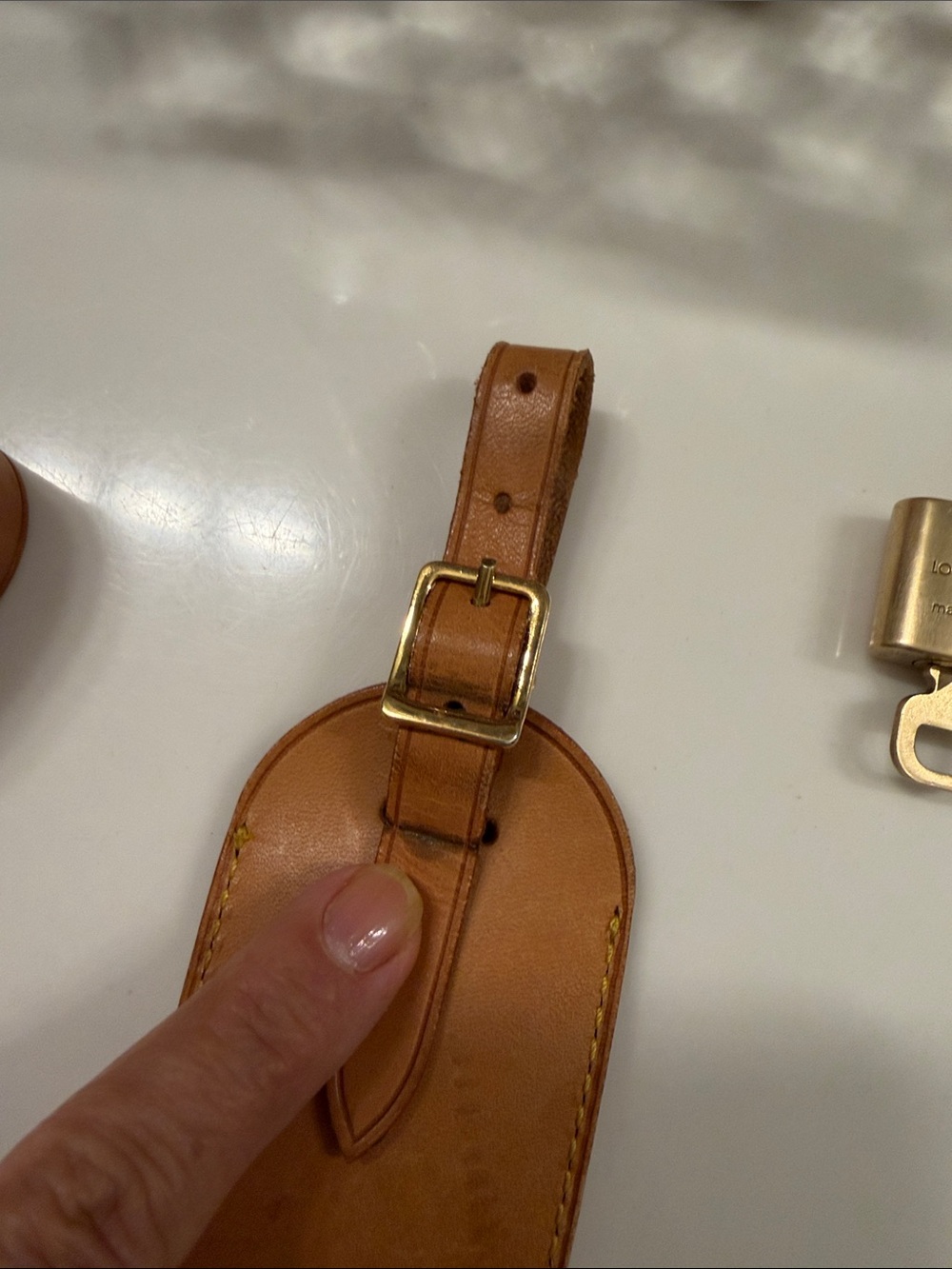 Louis Vuitton Tan Leather Luggage Tag with Padlock - 3 items ! - Picture 9 of 15